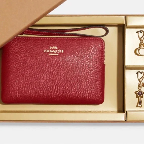 NWT Coach Boxed Corner Zip Leather Wristlet with two detachable Charms. MSRP$128